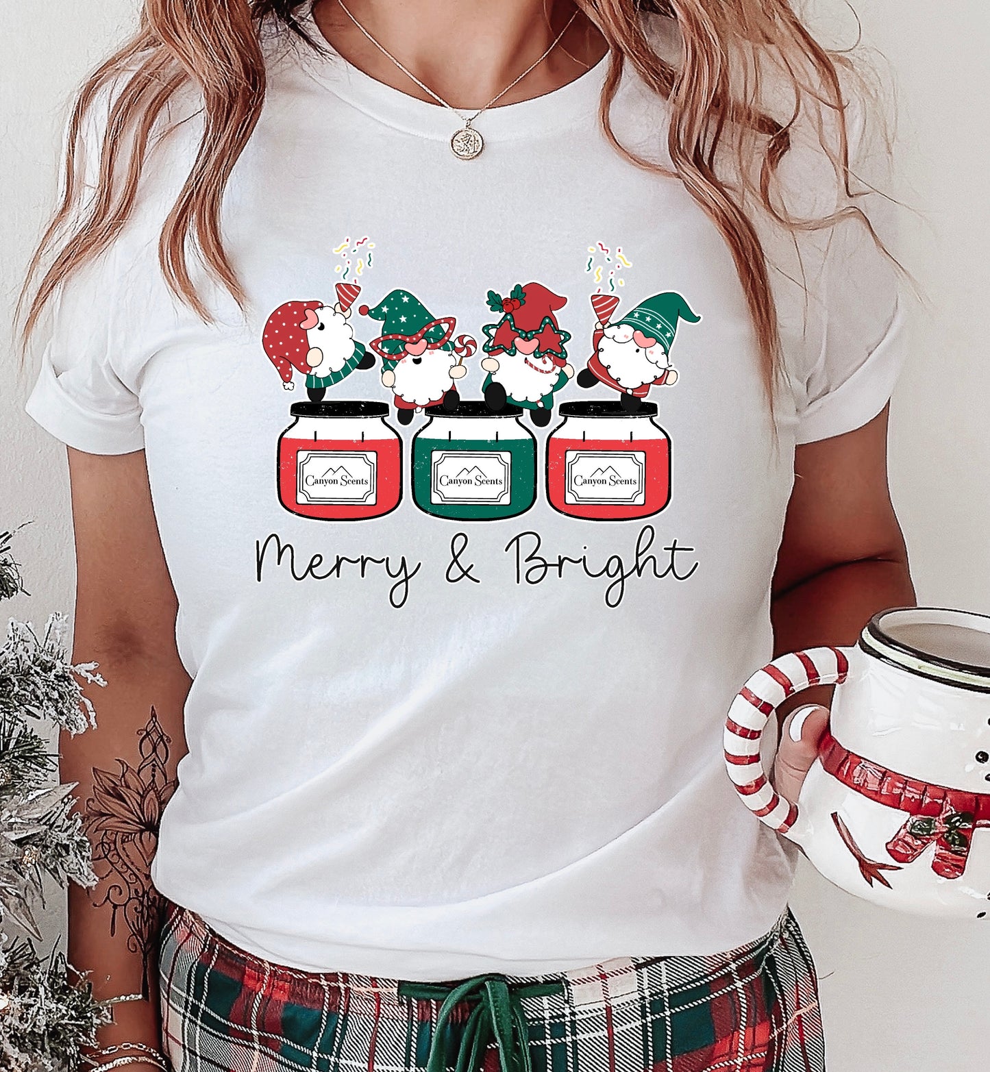 „Merry & Bright Gnomes“ T-Shirt (available in 3 colors)
